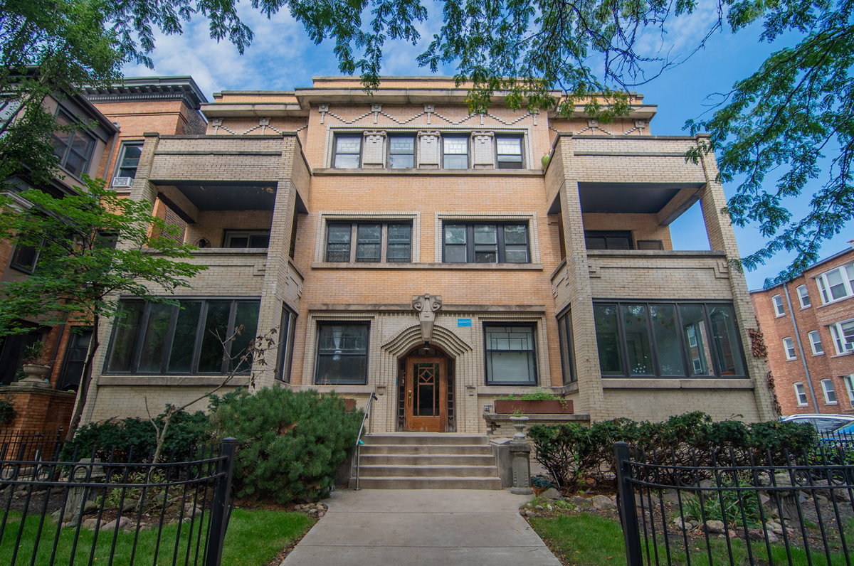 844 W Lakeside Place, Chicago, IL 60640