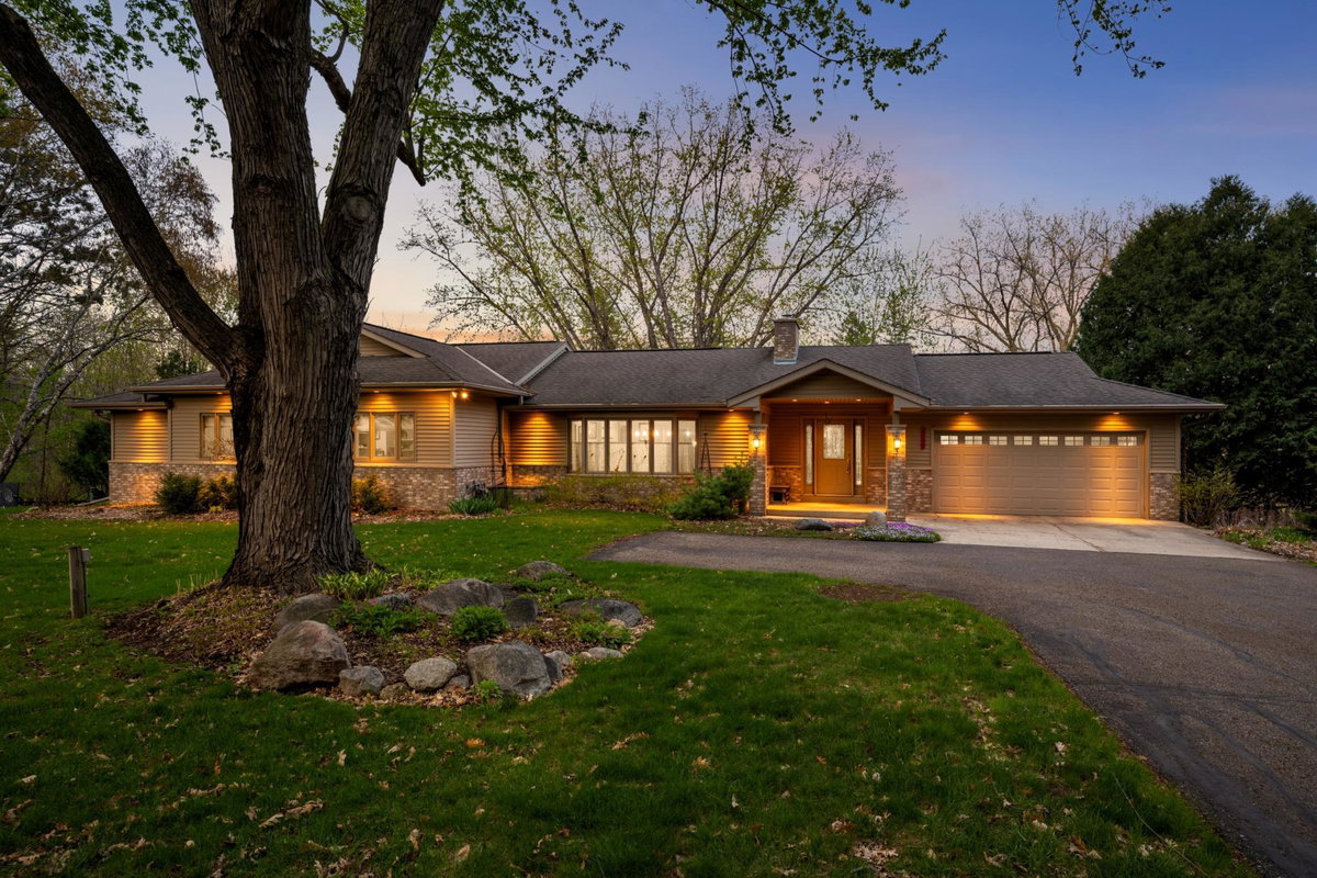 2120 Queensland Lane N, Plymouth, MN 55447