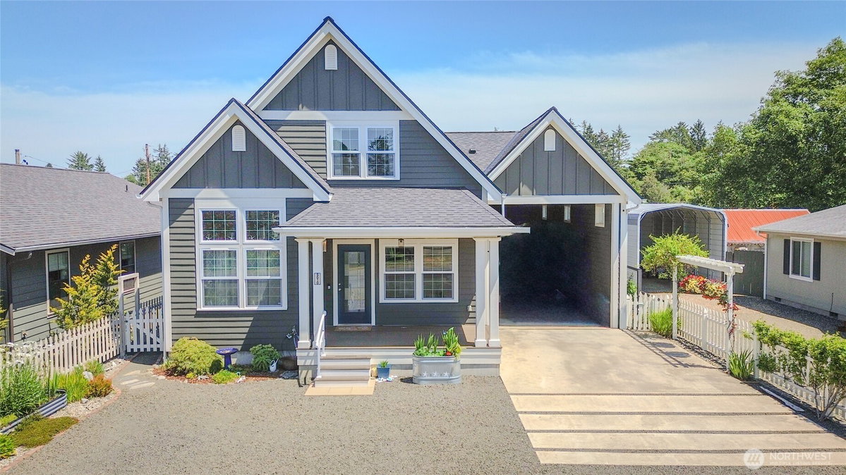 5010 L Place, Seaview, WA 98644