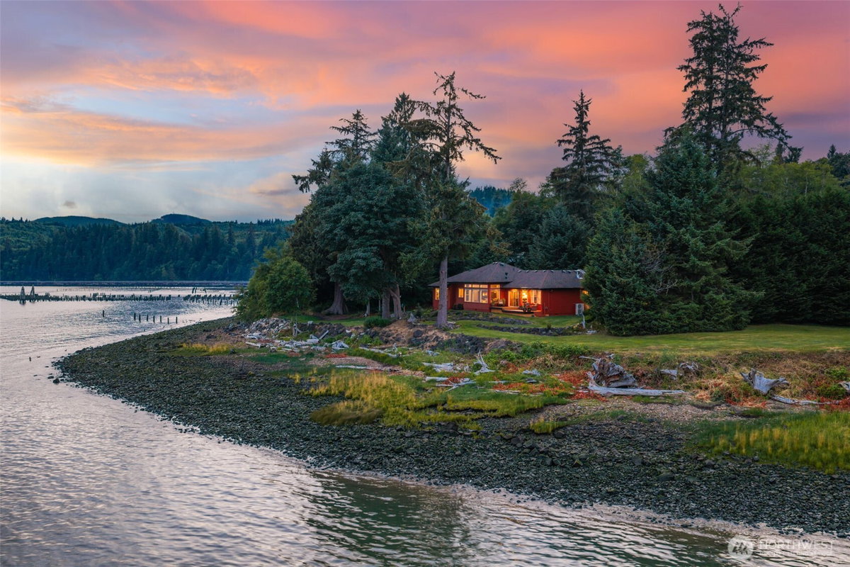 550 State Route 401, Naselle, WA 98638
