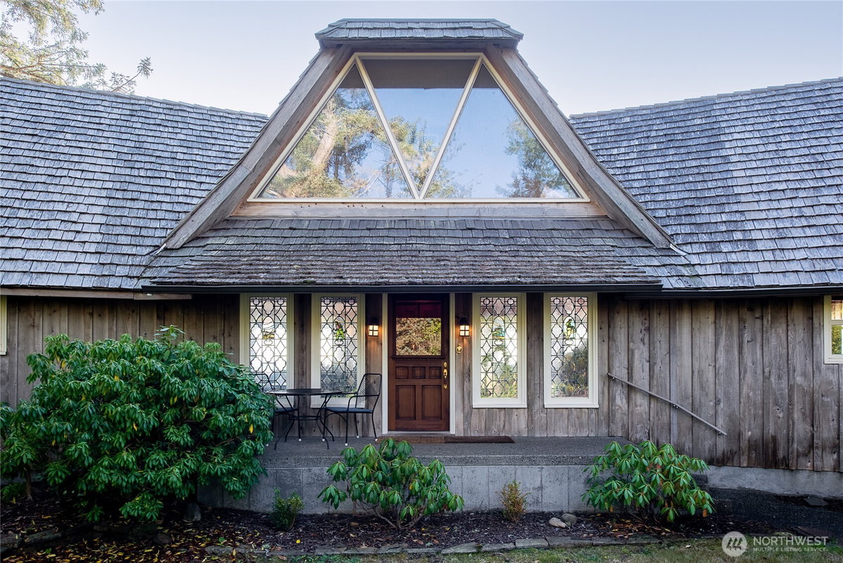 633 State Route 101, Chinook, WA 98614