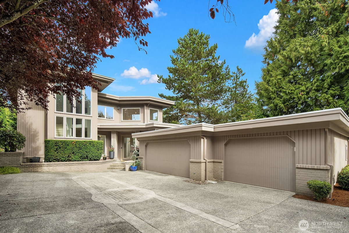9506 NE POINTS Drive, Kirkland, WA 98033