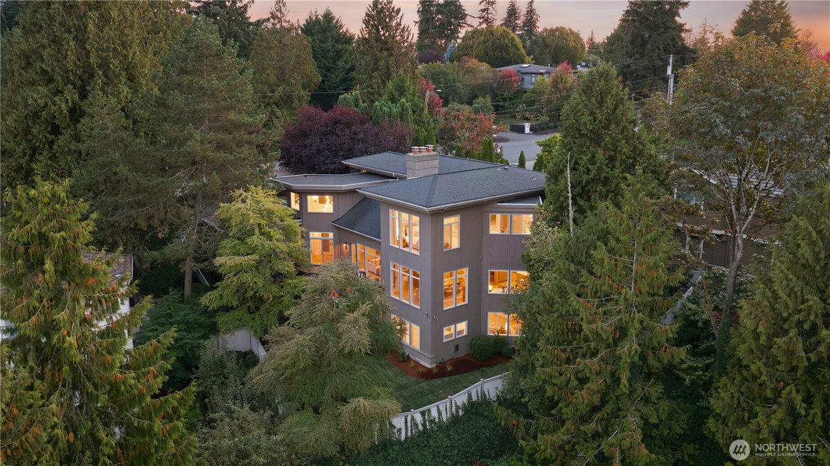 9506 NE POINTS Drive, Kirkland, WA 98033