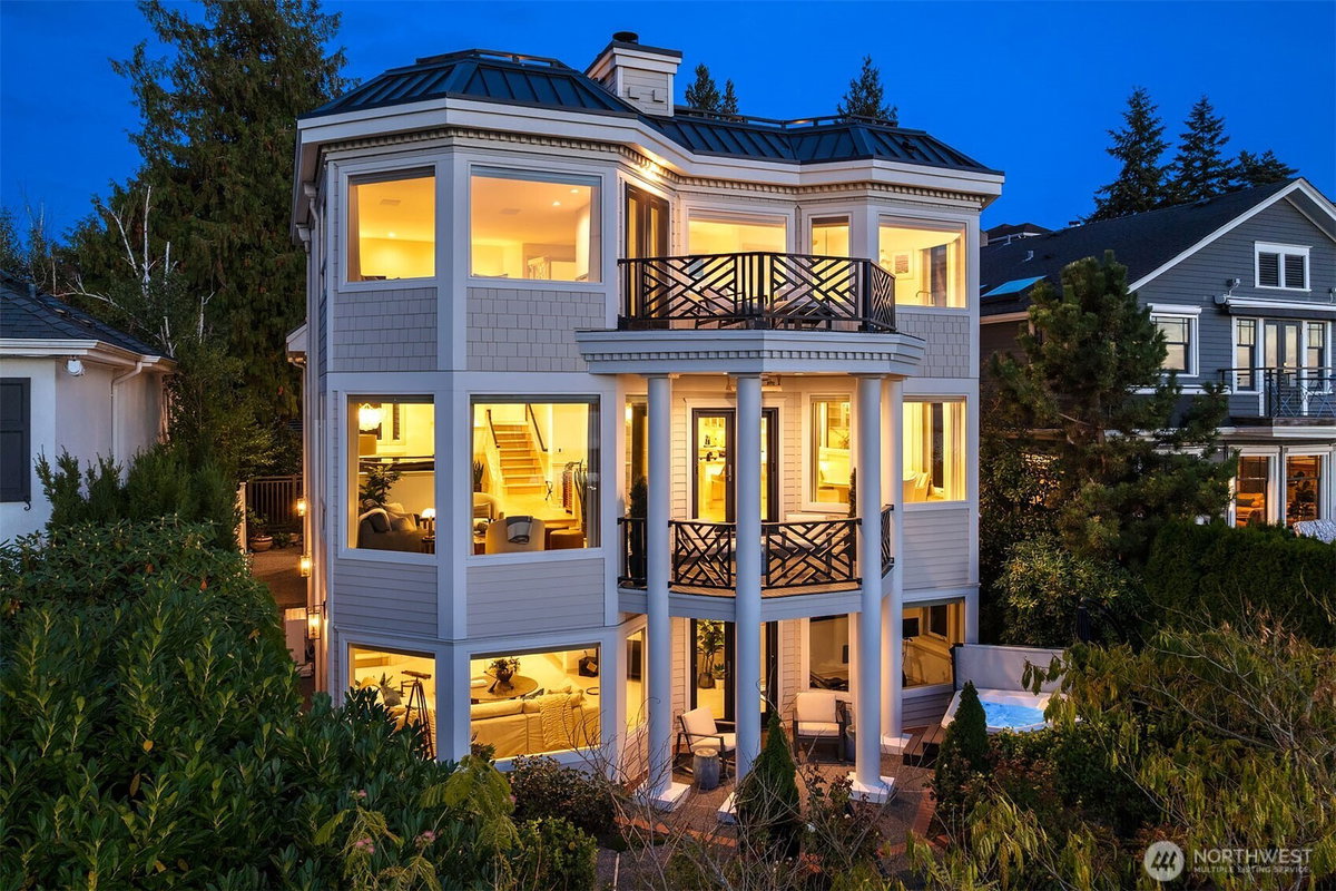 1624 8th Avenue W, Seattle, WA 98119