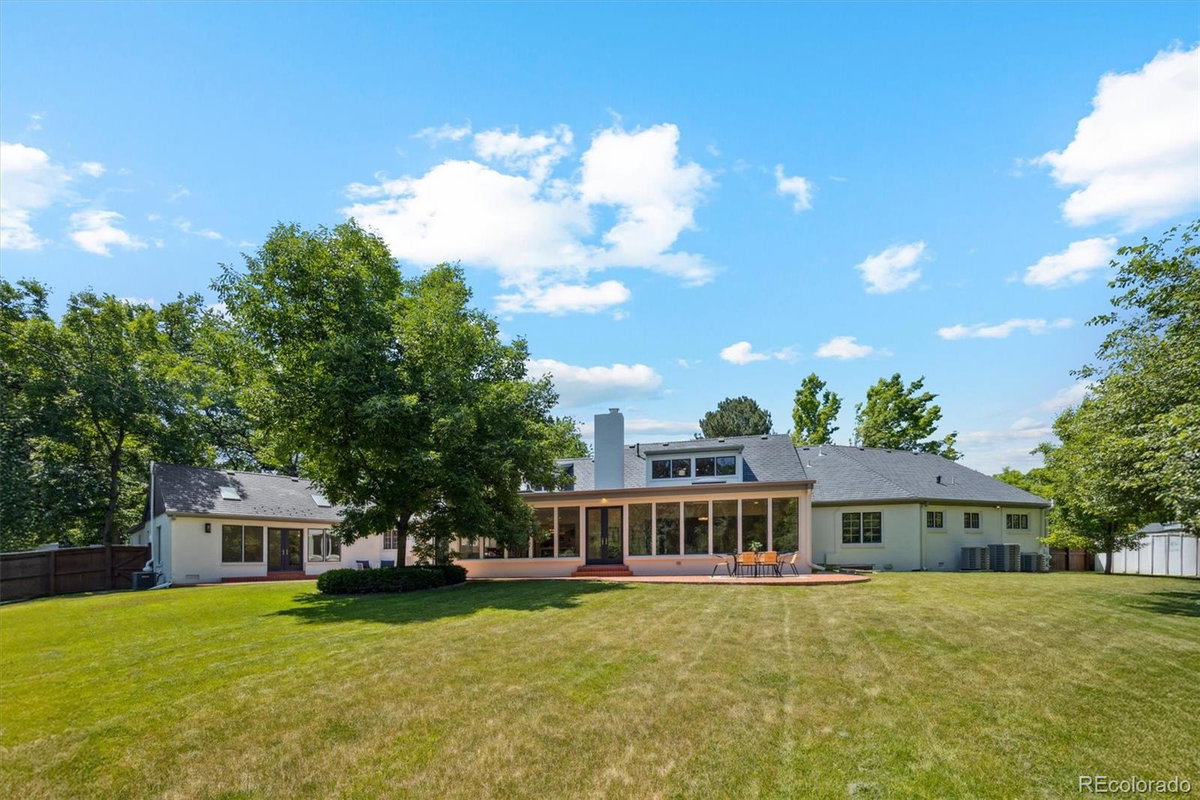 3360 S Columbine Circle