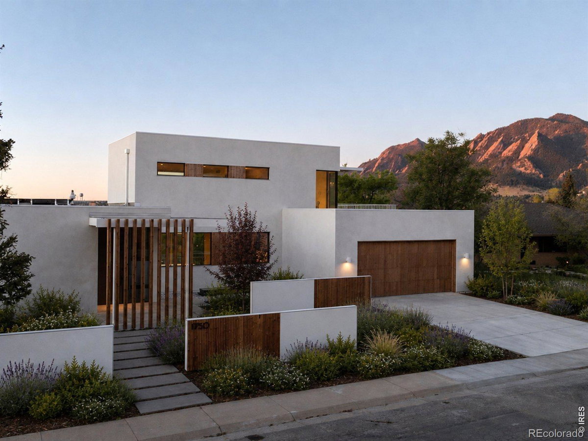 1750 Sunset Boulevard
