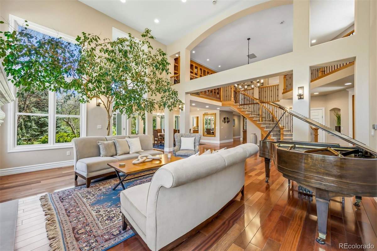 2627 E Willamette Lane