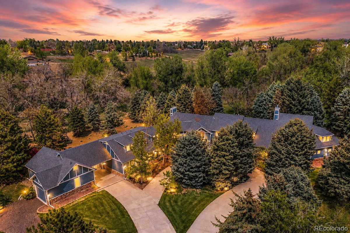 2627 E Willamette Lane