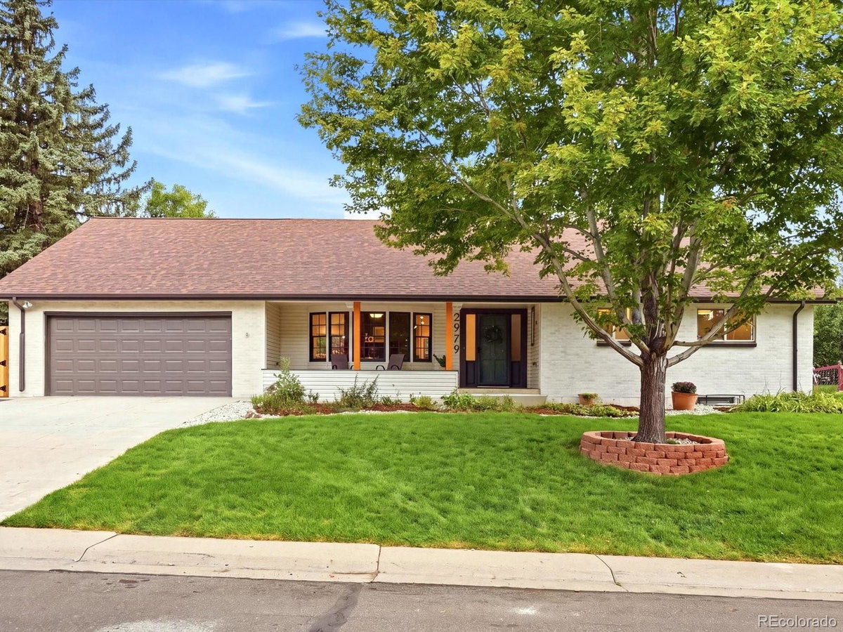2979 Robb Circle