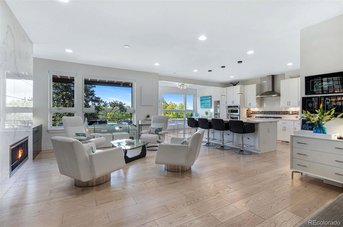 4683 W 50th Place