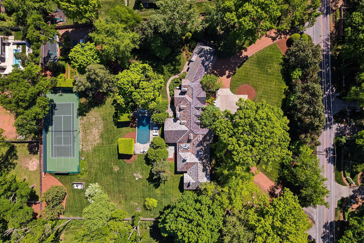 Aerial view of estate at 5623 Hillsboro Pike, Nashville, TN