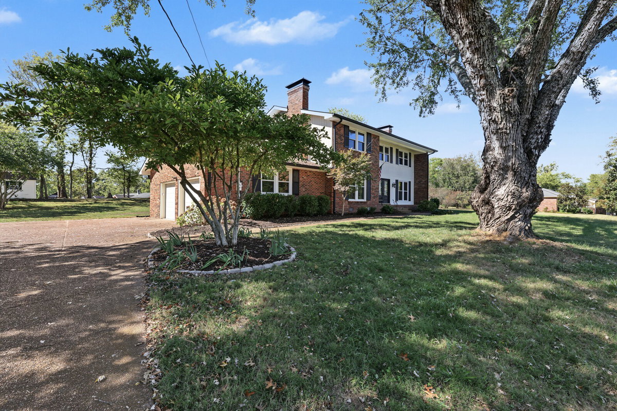 1213 Twin Springs Dr, Brentwood, TN 37027