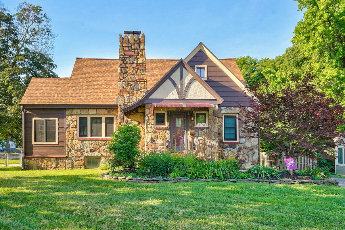 1328 E Bennett Street, Springfield, MO 65804