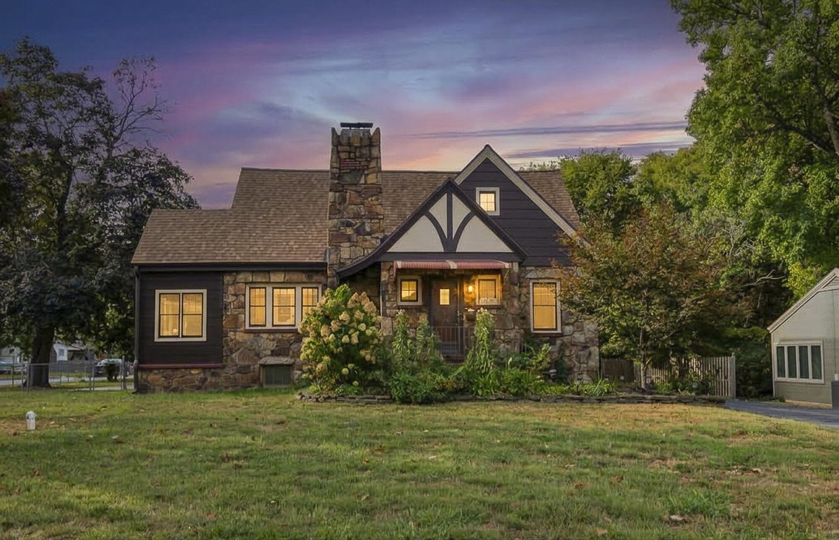 1328 E Bennett Street, Springfield, MO 65804